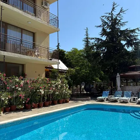 Hotell Family Chris 3*
