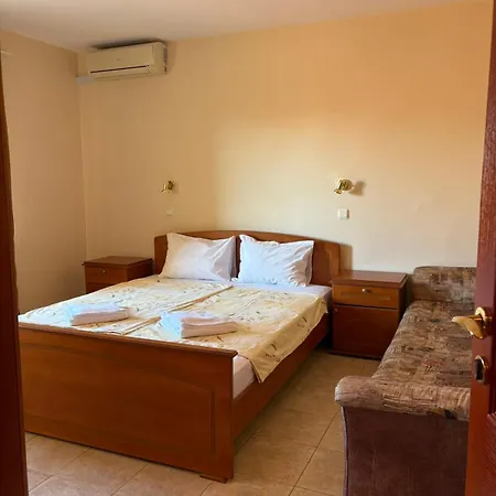 Hotell Family Chris 3*