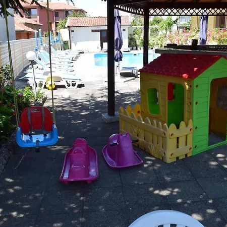 Family Chris فندق