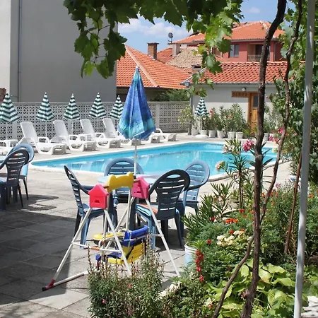 Family Chris سفيتي فلاس