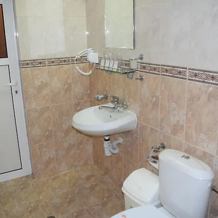 Family Chris فندق