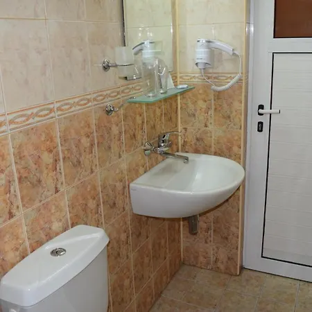 Family Chris فندق